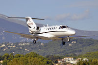 OE-FPS @ LFMD - on Final at Cannes - by Volker Hilpert