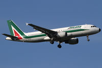 EI-IKU @ VIE - Alitalia