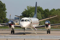 HB-IZP @ LOWW - Darwin
