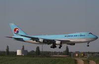 HL7467 @ LOWW - Korean Air Cargo Boeing 747 - by Thomas Ranner