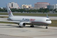 N316LA @ KMIA - old livery