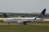N13716 @ KAUS - Boeing 737-700