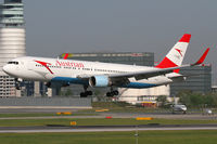 OE-LAY @ VIE - Austrian Airlines