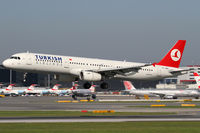 TC-JMH @ VIE - Turkish Airlines