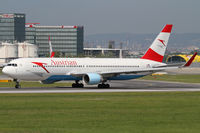 OE-LAE @ VIE - Austrian Airlines