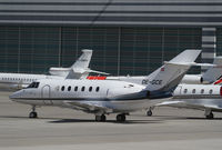 OE-GCE @ LOWW - Goldeckflug Hawker 800