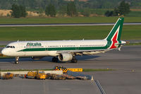 EI-IXO @ VIE - Alitalia