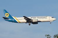 UR-GAX @ LOWW - Ukraine International 737-400 - by Andy Graf-VAP