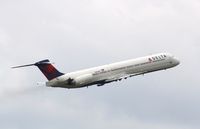 N910DE @ KGSO - MD-88