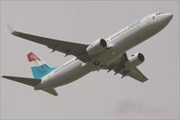 D-AXLK @ ELLX - Boeing 737-86J8(WL - by Jerzy Maciaszek
