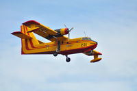 C-FTXK @ CYQB - CL215 landing phase - by Patrick Lemieux