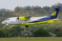 HB-AEV @ LOWW - Skywork