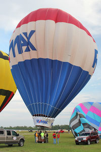 N5224R @ LAL - The wind was too strong to allow the full inflation and mass take-off of the balloons at 2012 Sun n Fun