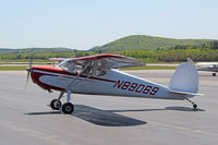 N89069 @ EEN - Taxiing to Green River Aviation at Dillant-Hopkins Airport, Keene, NH - by Ron Yantiss