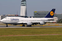 D-ABVY @ VIE - Lufthansa - by Chris Jilli