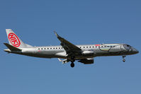 OE-IHE @ LOWW - Approaching Rwy 11 - by Bernd Karlik - VAP
