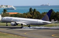 N584UA @ TNCM - N584UA