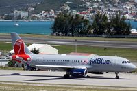 N605JB @ TNCM - N605JB