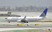 N37252 @ KLAX - Taxiing to gate at LAX - by Todd Royer