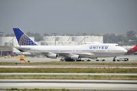 N180UA @ KLAX - Taxiing to gate at LAX - by Todd Royer