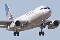 N801UA @ ORD - United Airlines Airbus A319-131, United's flight #353 arriving from Dallas-Fort Worth/DFW, on approach RWY 14R at Chicago O'hare/ORD - by Mark Kalfas