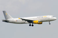 EC-JFH @ VIE - vueling - by Chris Jilli