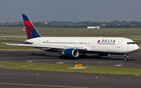 N152DL @ EDDL - taxying to the active - by Friedrich Becker