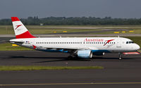 OE-LBQ @ EDDL - taxying to the active - by Friedrich Becker