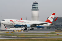 OE-LAW @ LOWW - Shortly before touching down on Rwy 16 - by Bernd Karlik - VAP