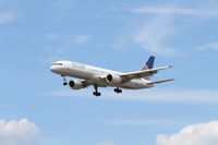 N594UA @ ORD - United Airlines Boeing 757-222, UAL908 arriving from Denver, RWY 28 approach KORD. - by Mark Kalfas