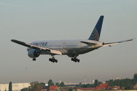 N778UA @ EBBR - Flight UA960 is descending to RWY 25L - by Daniel Vanderauwera