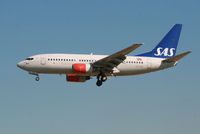 LN-TUH @ EBBR - Arrival of flight SK4743 to RWY 25L