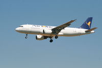 EI-DSW @ EBBR - Arrival of flight AZ156 to RWY 25L - by Daniel Vanderauwera