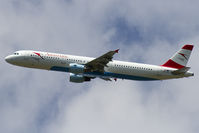 OE-LBC @ LOWW - Climbing out of Rwy 29