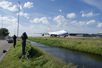 B-18707 @ EHAM - Spotting the spotters