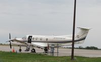 N105MW @ SLN - Preparing to load passengers - by Helicopterfriend