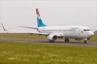 D-AXLK @ ELLX - Boeing 737-86J - by Jerzy Maciaszek