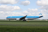 PH-AKD @ EHAM - Departing rw36L - by ghans