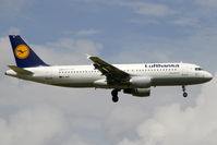 D-AIZI @ LOWW - Rwy 11