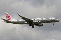 OE-IHG @ LOWW - Rwy 11