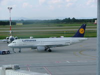 D-AIPT @ LHBP - Ferihegy - by Ferenc Kolos