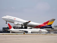 HL7418 @ KLAX - HL7418 departs LAX