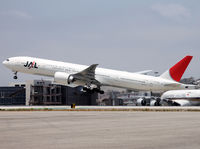 JA739J @ KLAX - Nice rotation