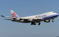 B-18708 @ ELLX - on final RW24 - by Friedrich Becker