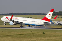 OE-LAY @ LOWW - Burning some rubber on Rwy 16 - by Bernd Karlik - VAP
