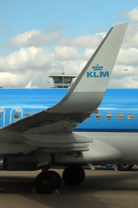 PH-BCA @ EHAM - At Schipohl - by Micha Lueck