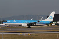 PH-BXW @ LOWW - KLM Boeing 737 - by Thomas Ranner