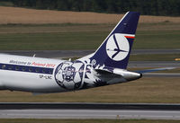 SP-LNC @ LOWW - LOT Embraer 195 - by Thomas Ranner