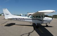 N12509 @ Y63 - Cessna 172M Skyhawk on the line in Elbow Lake, MN.
