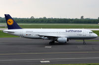 D-AIPP @ EDDL - DLH2015 Dusseldorf to Munich, Franz Josef Strauss (MUC) - by Loetsch Andreas